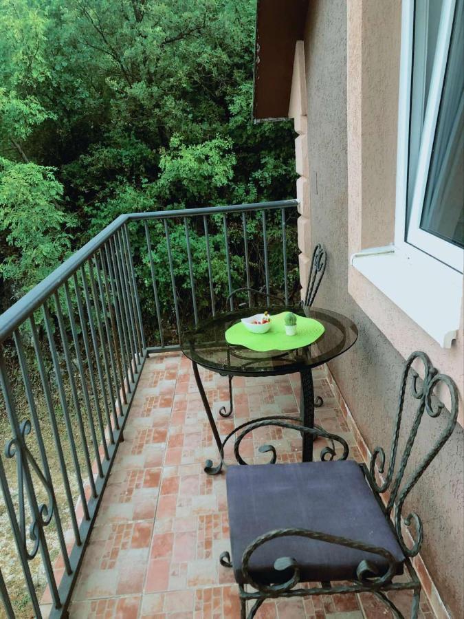 Vikendica,Bungalovi Lipska Pecina Cetinje Eksteriør bilde