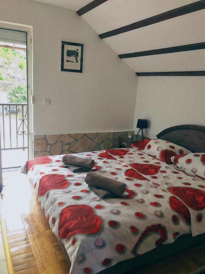 Vikendica,Bungalovi Lipska Pecina Cetinje Eksteriør bilde