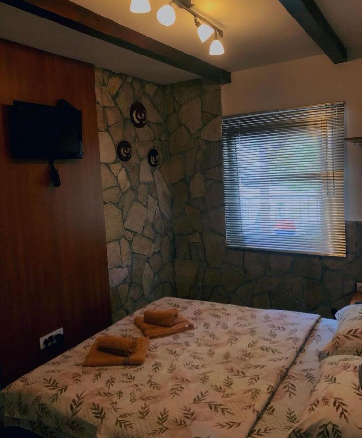 Vikendica,Bungalovi Lipska Pecina Cetinje Eksteriør bilde