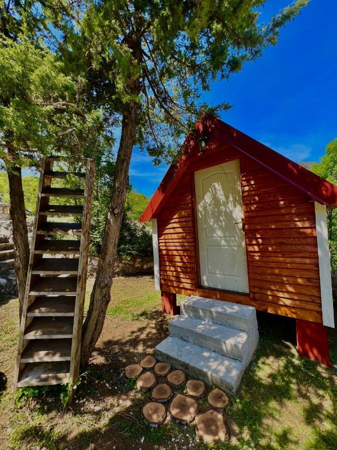 Vikendica,Bungalovi Lipska Pecina Cetinje Eksteriør bilde