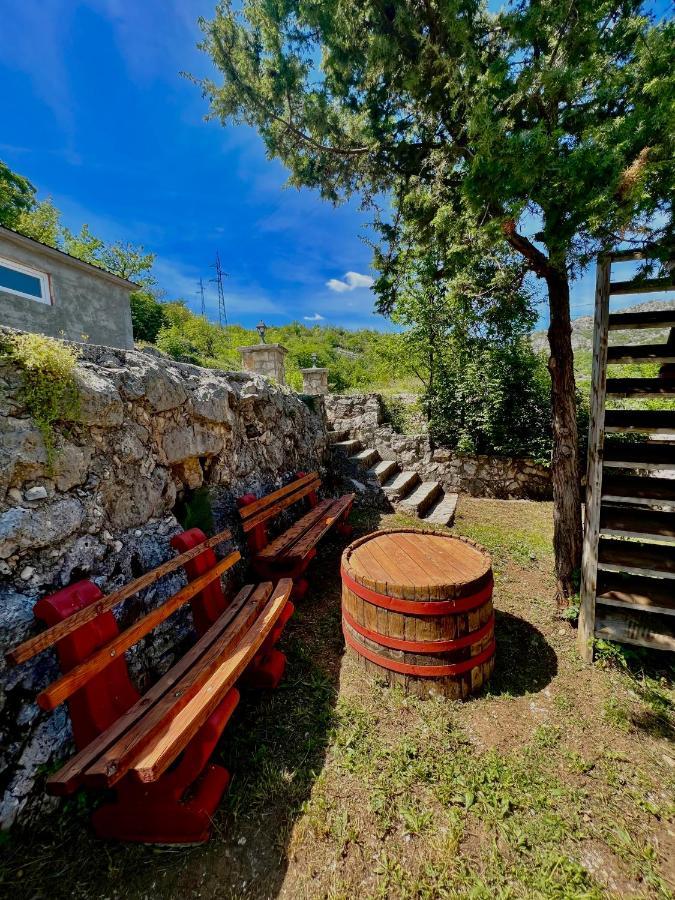 Vikendica,Bungalovi Lipska Pecina Cetinje Eksteriør bilde