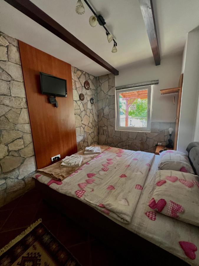 Vikendica,Bungalovi Lipska Pecina Cetinje Eksteriør bilde
